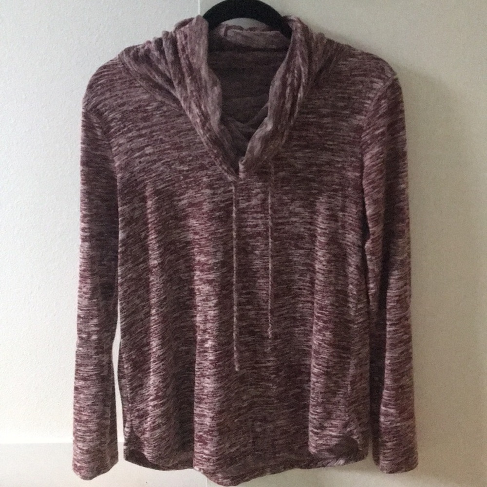 Long sleeve maroon and white top